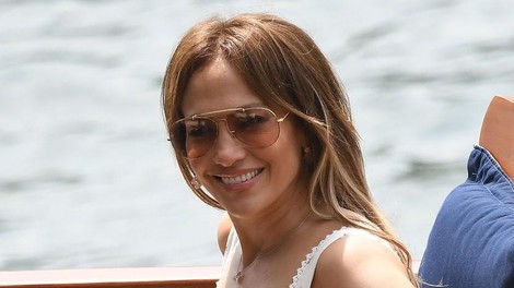 Jennifer Lopez se je s to obleko na medenih tednih prepustila romantiki