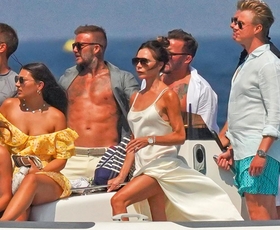 Victoria Beckham na počitnicah nosila najlepšo slip obleko tega poletja