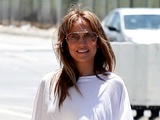 Jennifer Lopez nosila "čarobne" bele pajkice, ki pod njimi ne razkrijejo prav nobenih nepravilnosti ali robov oblačil
