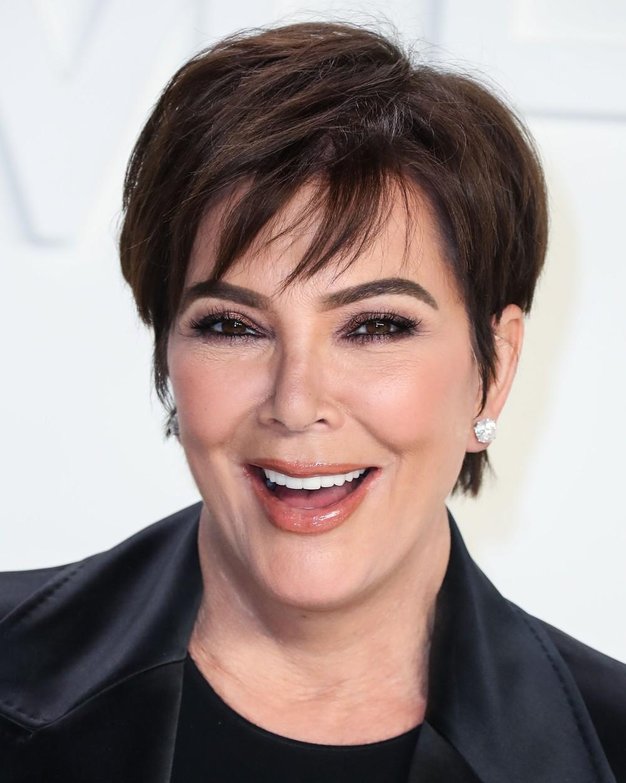 Kris Jenner pokazala novo bob pričesko s frufrujem v napovedniku za drugo sezono 'The Kardashians' - Foto: Profimedia