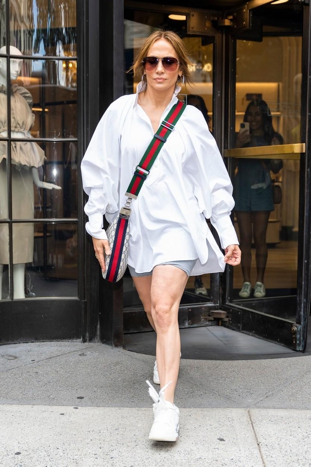 Jennifer Lopez te osovražene kratke hlače kombinirala na najbolj eleganten možen način