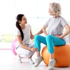 Strokovnjaki fizioterapije za hrbtenico razkrivajo, zakaj hrbtenica pogosteje boli ženske in kako učinkovito odpraviti bolečine