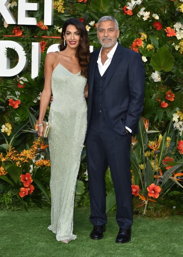 Par je bil očarljiv že ob prihodu na prizorišče. George Clooney v brezhibnem črnem suknjiču in Amal v osupljivi dolgi …