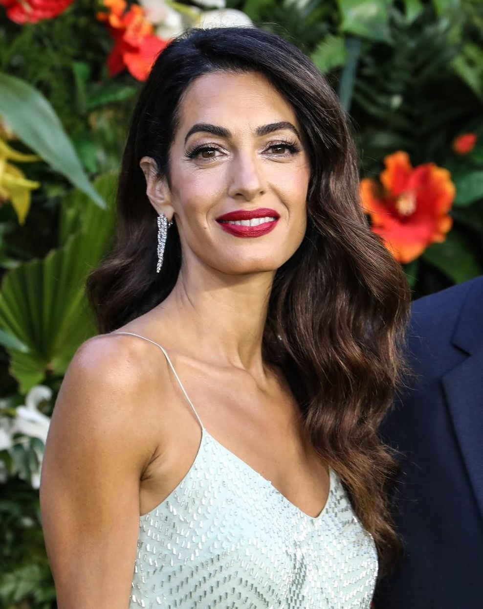 Amal Clooney je zasijala v bleščeči rumeni obleki (foto: Profimedia)