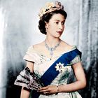 Kraljica Elizabeta II: 9 desetletij kraljevega sloga in najznamenitejši modni trenutki kraljice Elizabete II