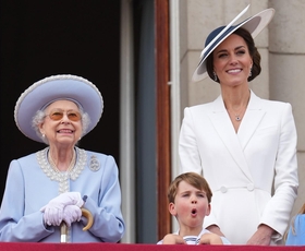 Kate Middleton razkrila, kako jo je princ Louis po kraljičini smrti ljubko potolažil
