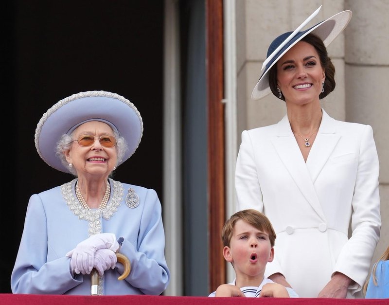 Kate Middleton razkrila, kako jo je princ Louis po kraljičini smrti ljubko potolažil (foto: Profimedia)