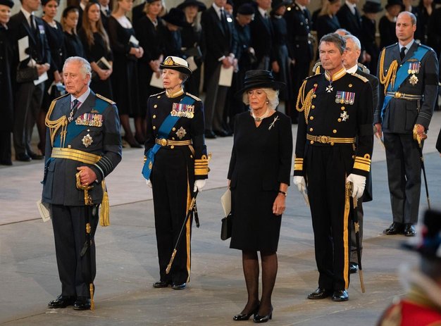 Obleka kraljeve družine za pogreb kraljice Elizabete: Kralj Charles III razglasil obdobje kraljevega žalovanja, za katerega veljajo stroga pravila - Foto: Profimedia