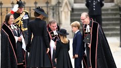 Princesa Charlotte razkrila, kaj meni o Meghan Markle, odziv na teto presenetil oboževalce: "Otroci ne znajo lagati, kaj se dogaja"