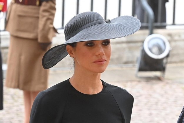 Vojvodinja Meghan Markle na državnem pogrebu kraljice Elizabete II. nosila biserne uhane, ki ji jih je podarila monarhinja - Foto: Profimedia