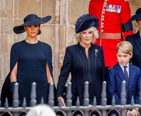 Vojvodinja Meghan Markle je na kraljičinem pogrebu nosila posebno obleko, ki jo povezuje z monarhinjo