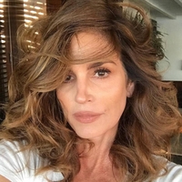 5 nasvetov za nego vratu in dekolteja po 40. letu: Zmanjšajte znake staranja na najbolj občutljivem predelu kože