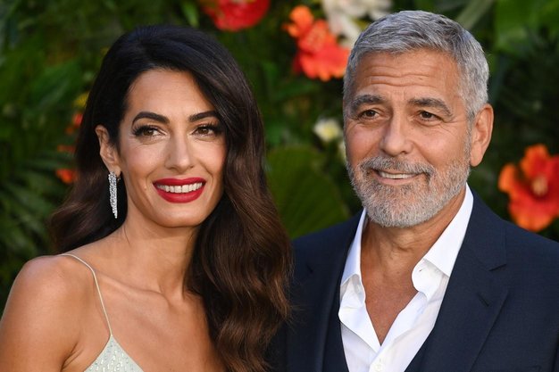 Amal Clooney je vizija elegance na rdeči preprogi in zunaj nje. Odvetnica za človekove pravice je bila fotografirana v čudovitem …