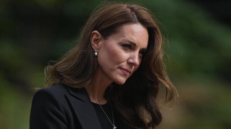 Prepovedano služenje denarja in igranje Monopolyja, ne sme voliti in nositi klobukov po 18. uri: Neobičajna kraljeva pravila, ki jih mora upoštevati Kate Middleton
