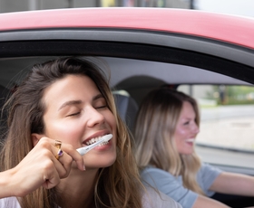 To je 5 pozitivnih učinkov na življenje, ki vam jih obljubljajo urejeni zobje