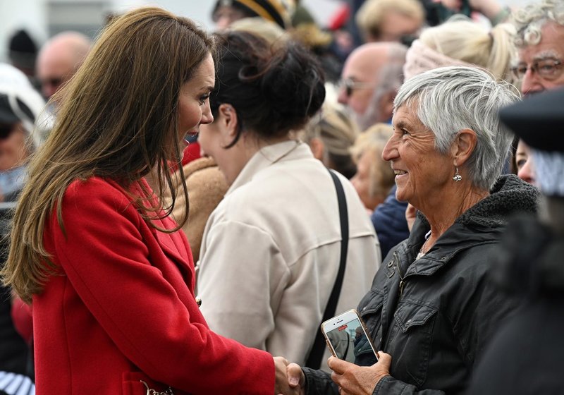 Zakaj Kate Middleton oboževalcem ne sme dajati avtogramov?