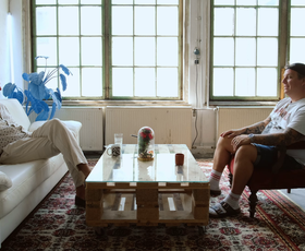 Portret ob kavi, Jorg Zupan: da nikoli ne obupa, ga opominja tatu »skoz lačn«