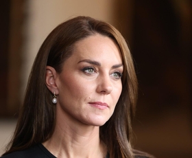 Kate Middleton prejela precej "žaljive" pripombe Williamovih prijateljev na račun poklica njenih staršev