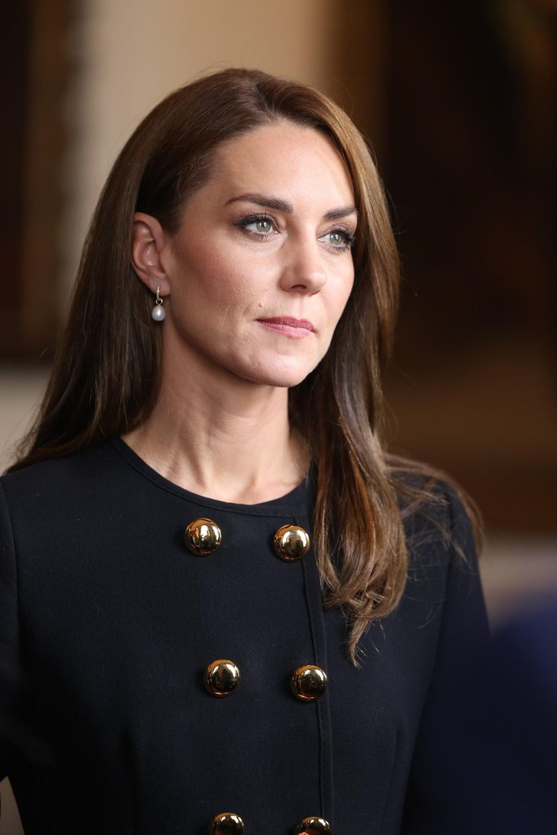 Kate Middleton prejela precej "žaljive" pripombe Williamovih prijateljev na račun poklica njenih staršev (foto: Profimedia)