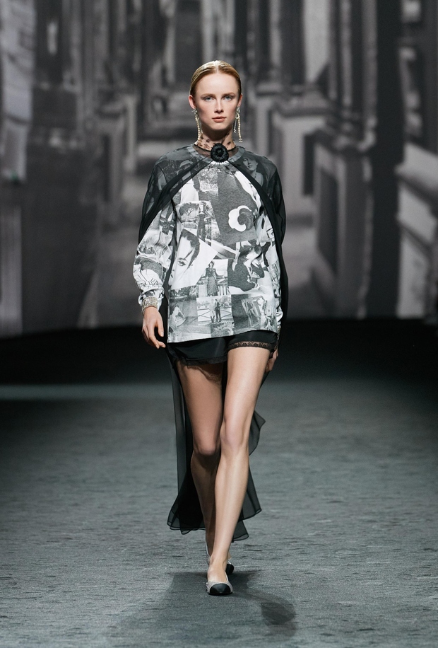 Chanel se je s pomladno kolekcijo poklonil Kristen Stewart: Za pomlad 2023 stavi na udobne silhuete in lahkotne plasti