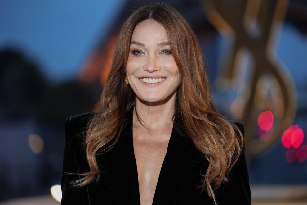 Ko gre za slog, eleganco, čutnost in lepoto, je to Carla Bruni. Supermodel in igralka nas še naprej navdušuje z …