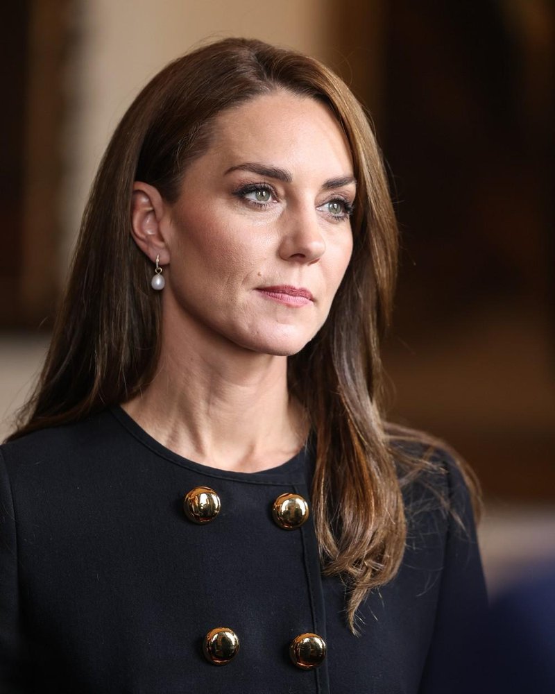 "Želim se opravičiti...": Kate Middleton prekinila molk o polemiki glede urejene družinske fotografije in osebno pojasnila, zakaj je videti fotošopirana (foto: Profimedia)