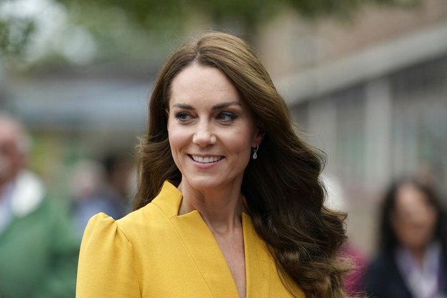 Catherine, valižanska princesa, je bila včeraj na samostojnem izletu v Angliji videti kot podoba prefinjenosti. Princesa Kate je včeraj zjutraj …