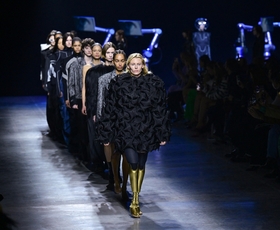 "Dekle z zlatimi nogami" Lauren Wasser pisala zgodovino na tednu mode v New Yorku