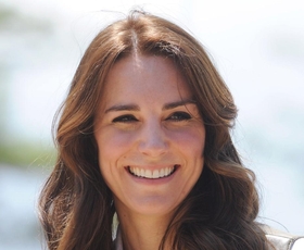 Kate Middleton  napovedala trend jesenske jakne, ki je ta hip že viralen na družbenih omrežjih