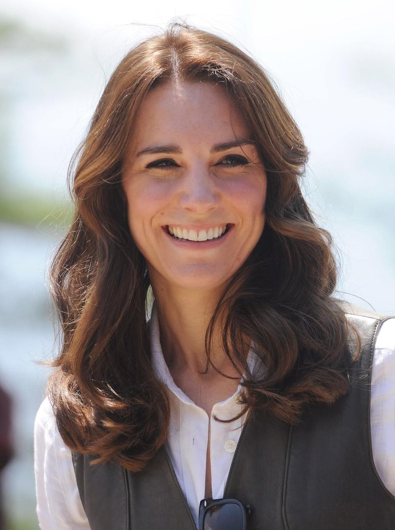 Kate Middleton  napovedala trend jesenske jakne, ki je ta hip že viralen na družbenih omrežjih (foto: Profimedia)