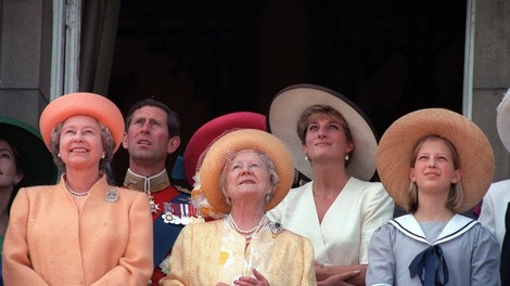 V javnost pricurljale še neznane podrobnosti o odnosu med Diano in kraljico Elizabeto II.