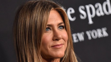 54-letna Jennifer Aniston dokazuje, da so te kopalke popolne za ženske vseh starosti: Ta trend bikink smo letos videli povsod