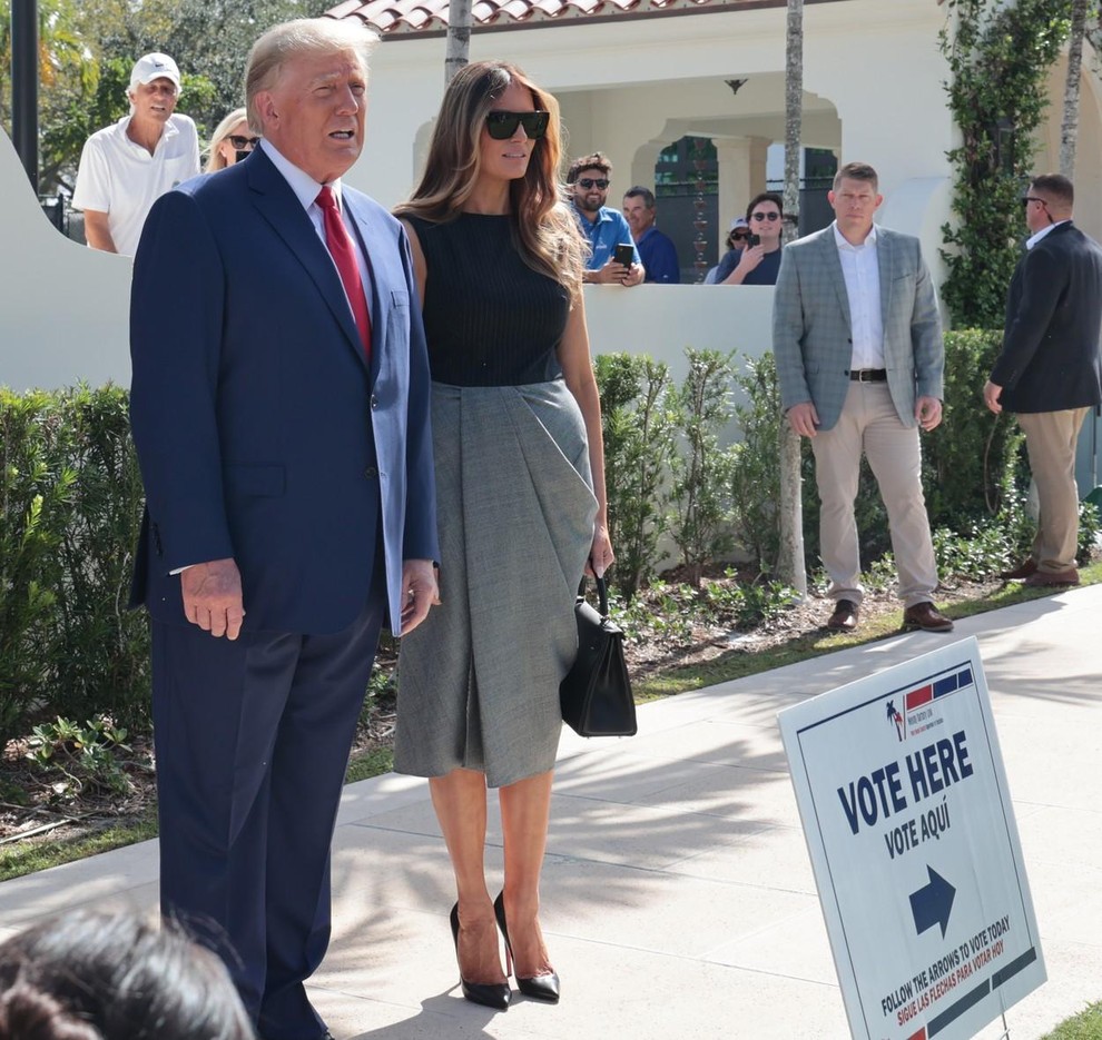 Če želite posnemati videz Melanie Trump, se pripravite na to, da je minimalizem zlato pravilo. Sivo krilo se znajde pod …