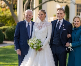 "Kako lepa obleka": Poročna obleka vnukinje ameriškega predsednika, o kateri govori ves svet