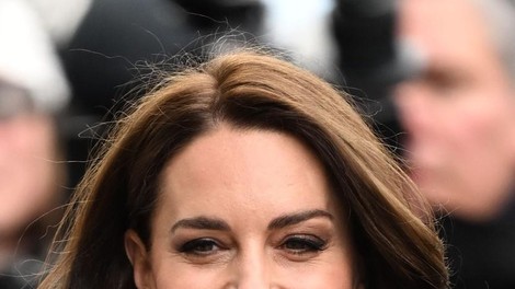Brezhibno elegantna Kate Middleton v popolni kombinacji za vsako poslovno žensko: Videz za čisto petico!