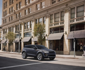 V sožitju urbane elegance in pustolovske igrivosti: Pustite se zapeljati prefinjenemu in dovršenemu Range Roverju Evoque