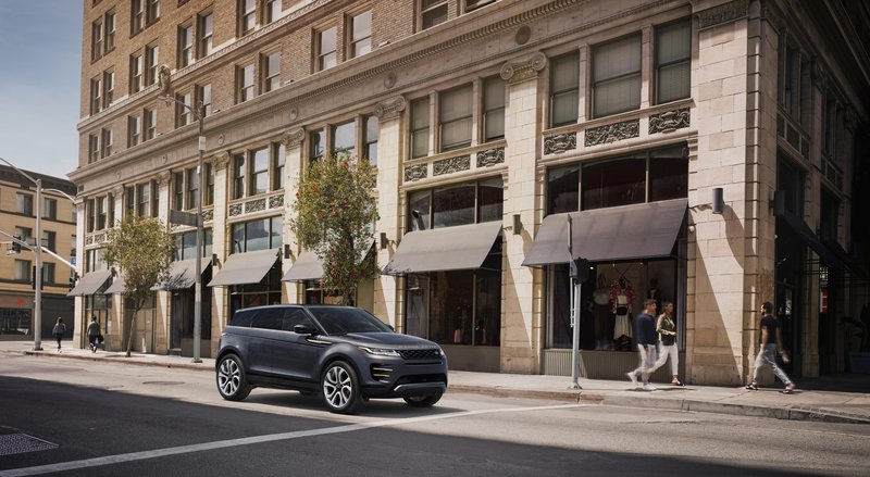 V sožitju urbane elegance in pustolovske igrivosti: Pustite se zapeljati prefinjenemu in dovršenemu Range Roverju Evoque (foto: promocijsko gradivo)