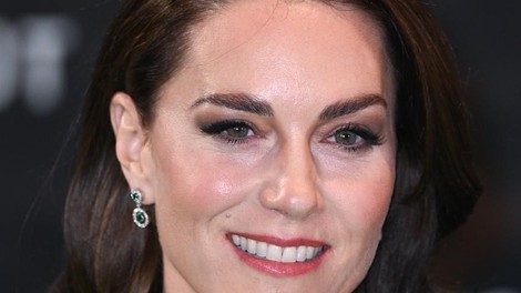 Kate Middleton prvič v tej živi barvi: Princesa na podelitvi nagrade Earthshot v Bostonu nosila izposojeno obleko in ogrlico princese Diane