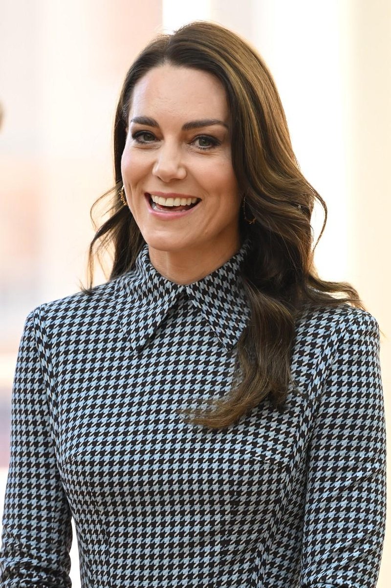 Elegantne črne hlače Kate Middleton iz Zare za manj kot 30 evrov so obvezen kos za zimo 2023 (foto: Profimedia)