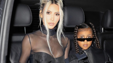 Biti varuška otrok sester družine Kardashian ni šala: plače so vrtoglave, a pravila stroga