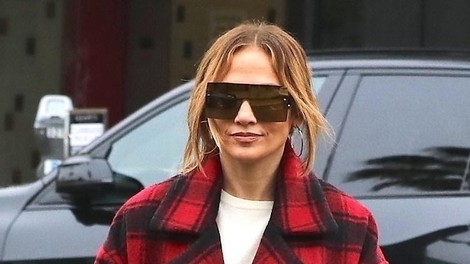 Jennifer Lopez ostrigla svoje lase in nas za praznike presenetila z novo pričesko "lob": Ikoničen videz, ki daje vibracije starega Hollywooda