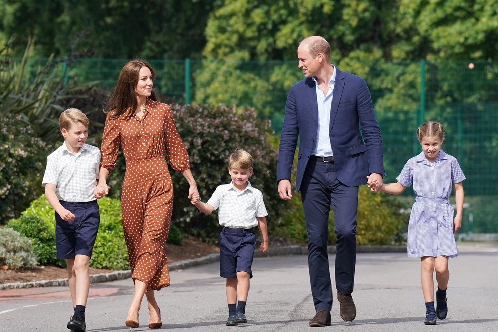 Kate in William sta brezkompromisna: Gospodinjska opravila, s katerimi se morajo njuni otroci spopadati kljub kraljevemu nazivu