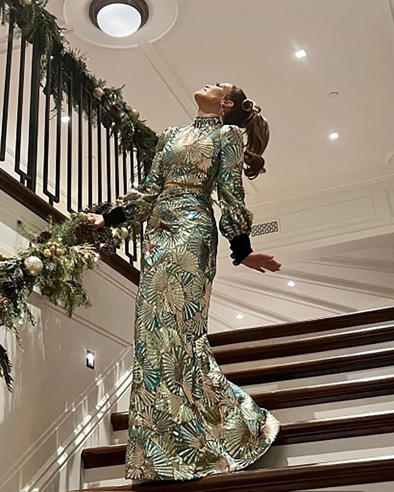 Ko Jennifer Lopez krasi božično drevesce, je videti sanjsko: Latino diva svoj stajling uskladila z novoletnimi okraski v svojem domu (foto: Profimedia)