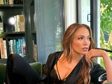 "Bolje kot liposukcija": Jennifer Lopez v lahkih pajkicah z učinkom steznika
