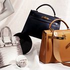 Od Chanelove »Classic Flap« do Fendijeve »Baguette« - to so najbolj ikonični modeli torbic, ki bodo prestali preizkus časa!