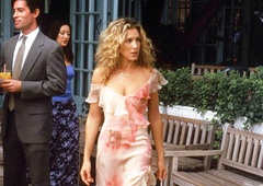 Našli smo instagram profil, ki beleži vsak stajling Carrie Bradshaw! (In kje najti te modne kose)