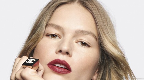 Chanel predstavlja nove odtenke rdečih šmink za pomlad in poletje 2023: Pokukajte v obogateno linijo Rouge Allure Velvet