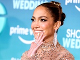 Jennifer Lopez potrdila, da je manikira z učinkom lip glossa hit te sezone: Poudarite eleganco svojih naravnih nohtov
