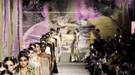 5 stvari, ki jih morate vedeti o Diorjevi modni reviji visoke mode SS23, ki jo je navdihnila Josephine Baker