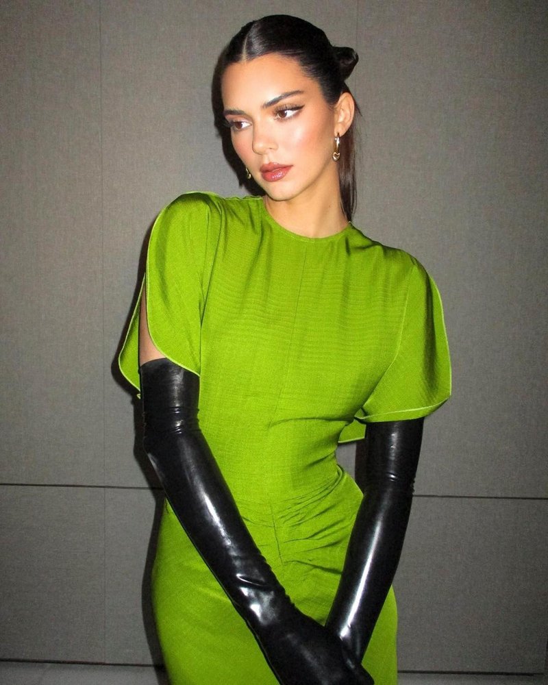 Kendall Jenner napovedala trend obleke, ki ga bomo nosile poleti 2023 (foto: Profimedia)